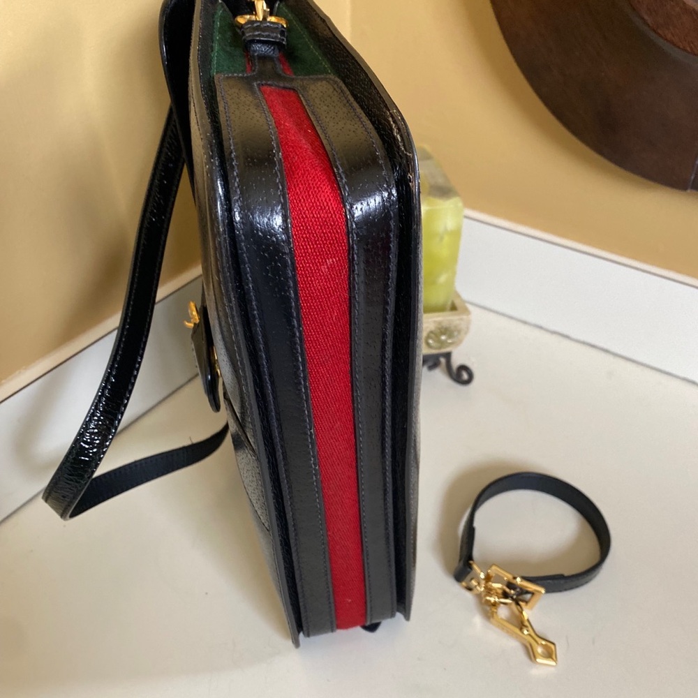 Gucci Sherry Line Black Crossbody Bag with Gold Clasp - Picture 3 of 16